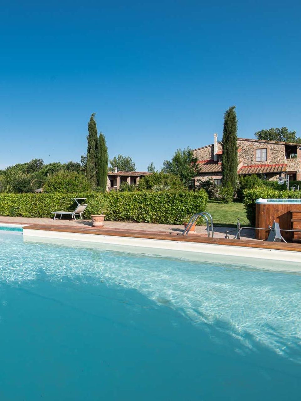 Il vecchio casale piscina e giardino